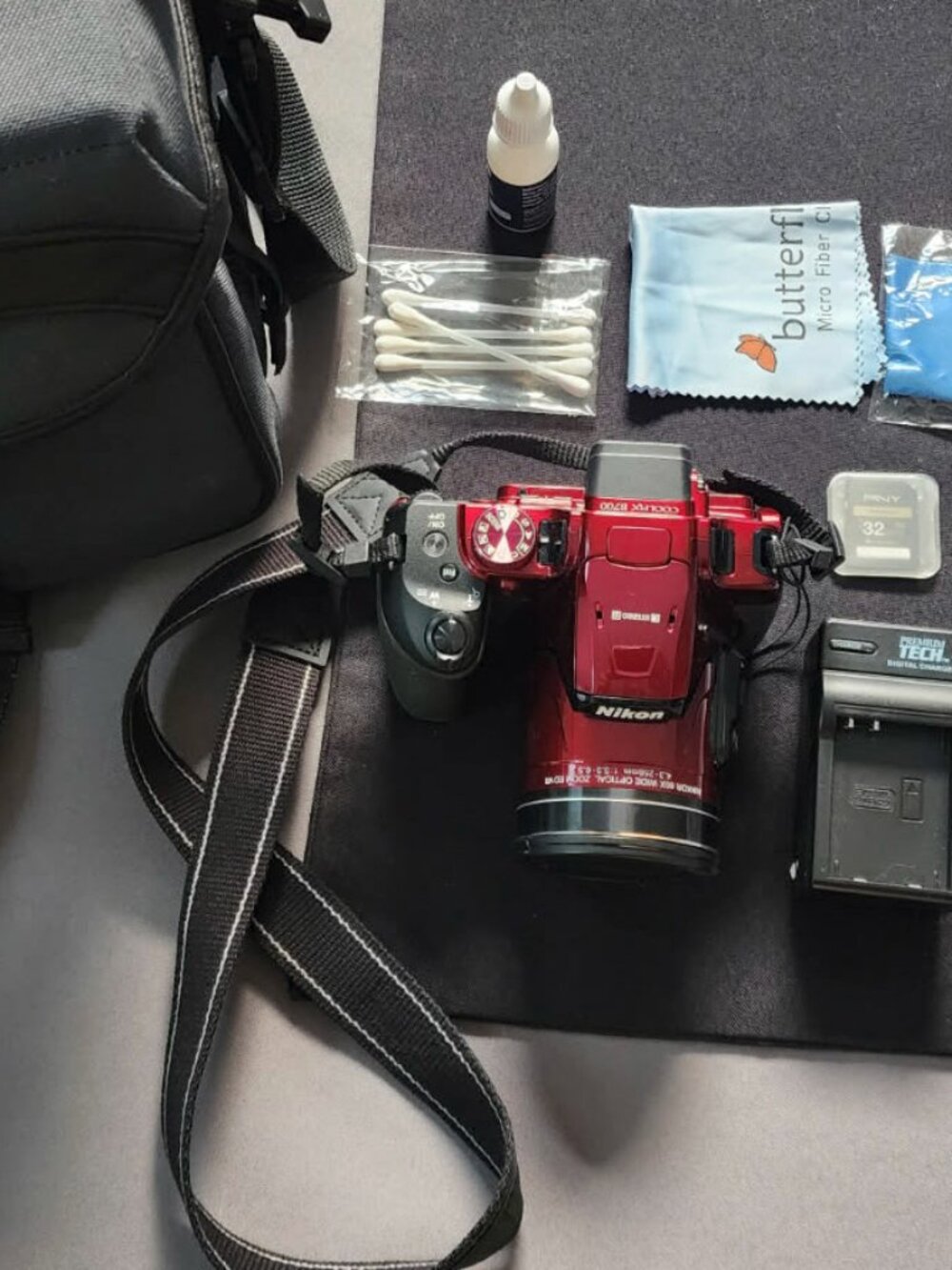 Nikon B700 20.3MP 60x Optical Zoom Coolpix Compact System Camera - Red